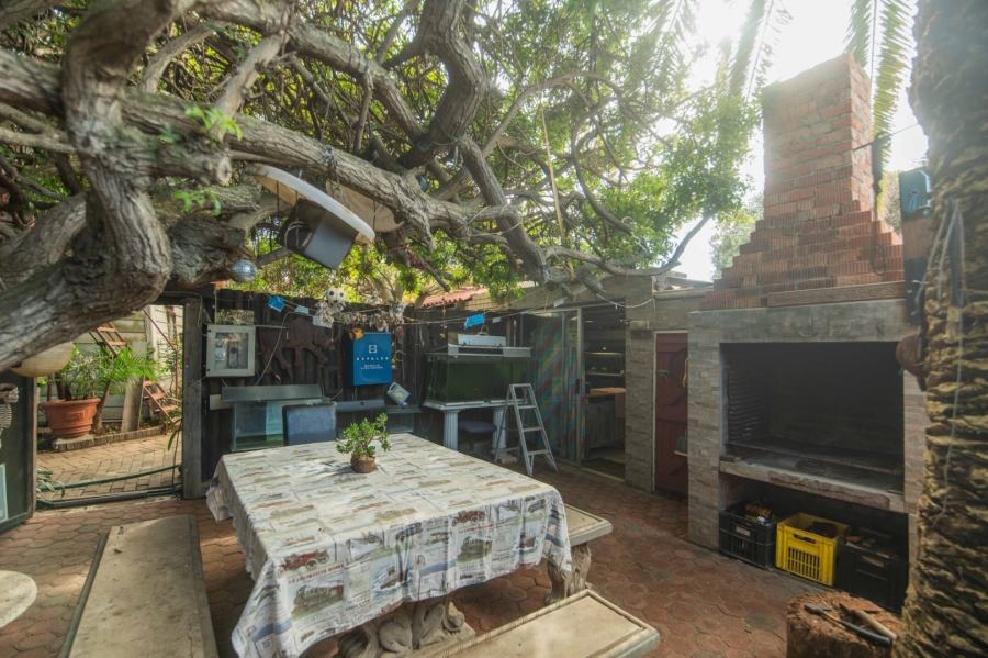 6 Bedroom Property for Sale in Bluewater Bay Eastern Cape